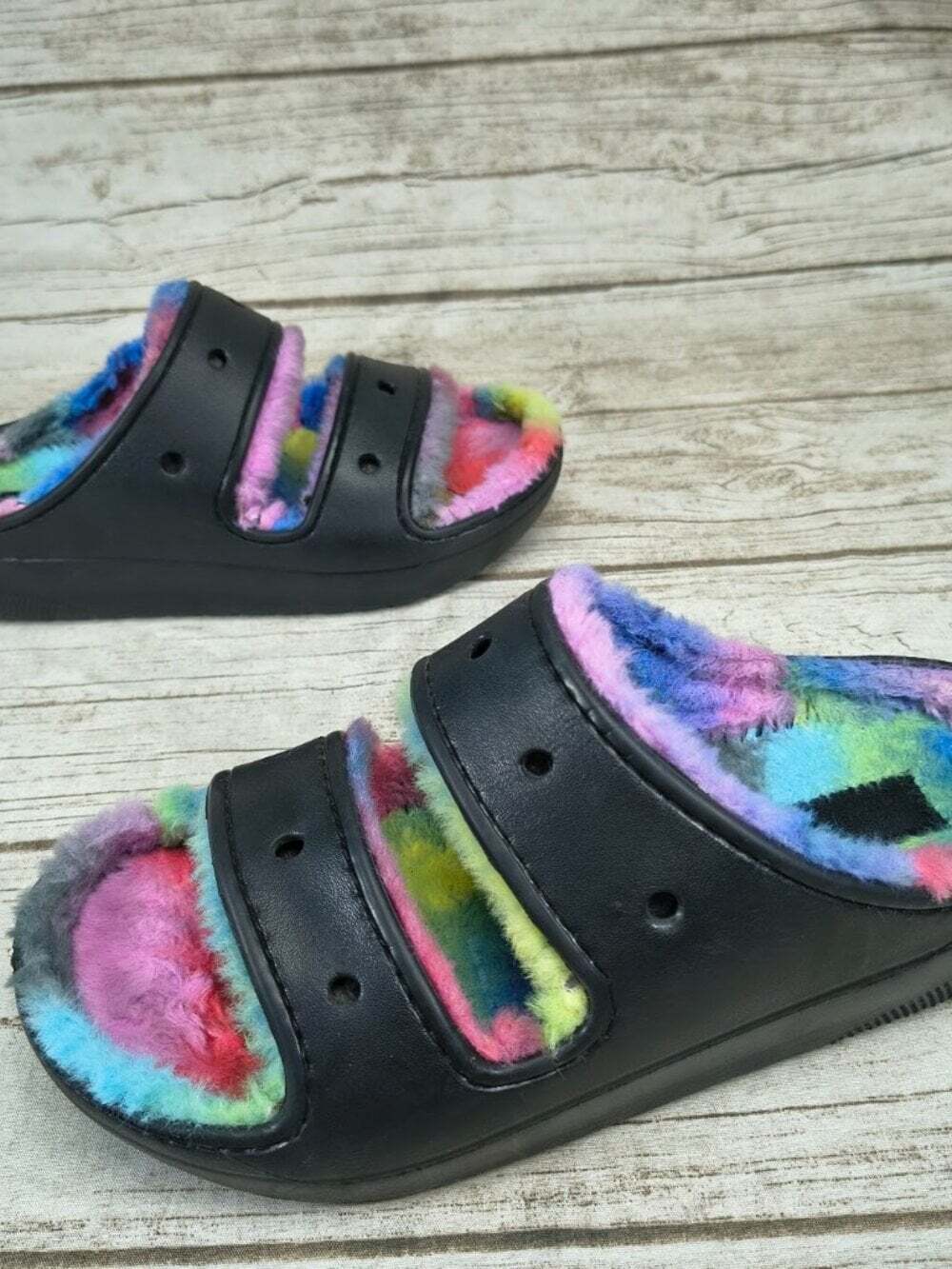 Crocs Classic Cozzzy Sandal Rainbow Faux Fur Lined Black M8 W10 Slide - Picture 6 of 7
